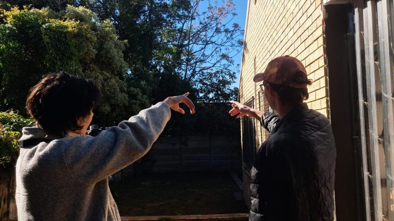 Cayden and Tiaan, the founders of Viranda, talking through a project on site